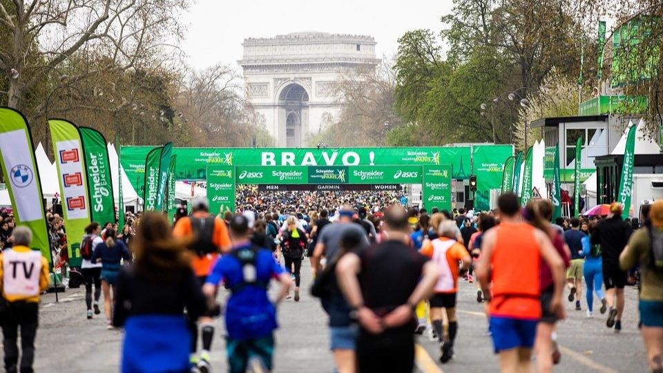 Paris Marathon 2023 courtesy Marathon Tours & Travel